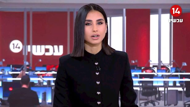 מגי טביבי צולמה בתנוחה נועזת בדסק החדשות – והגולשים בהלם